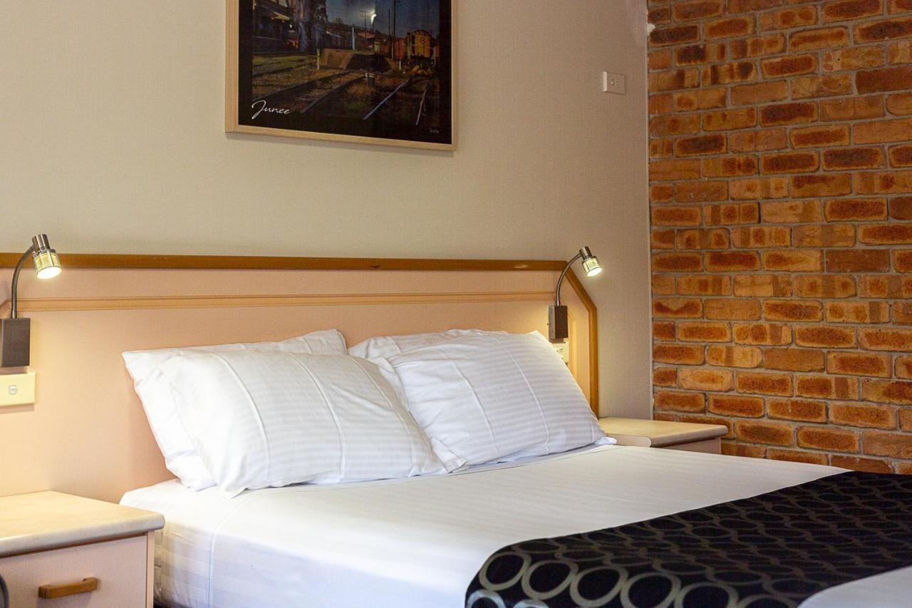 The Crossing Motel Junee Bagian luar foto