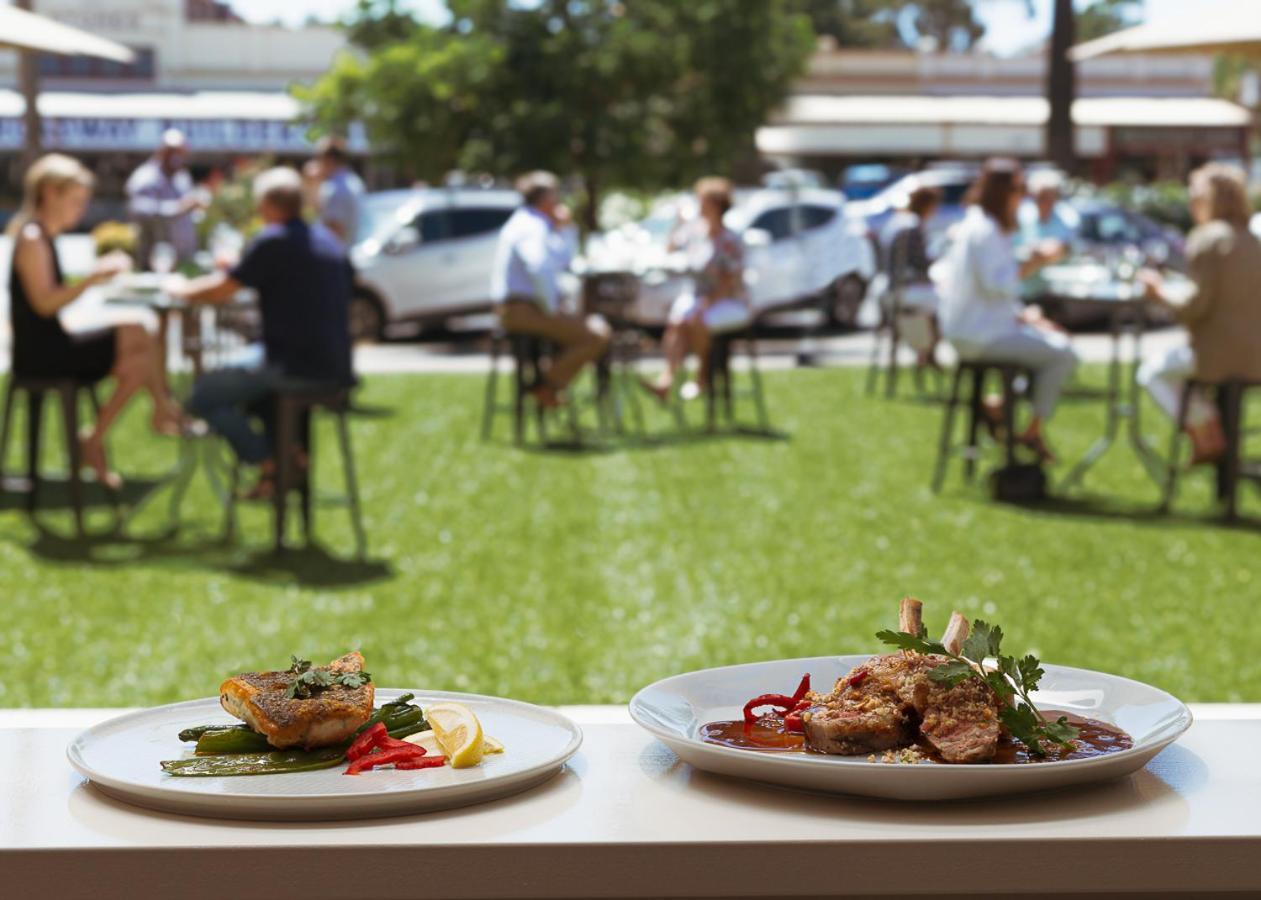 The Crossing Motel Junee Bagian luar foto