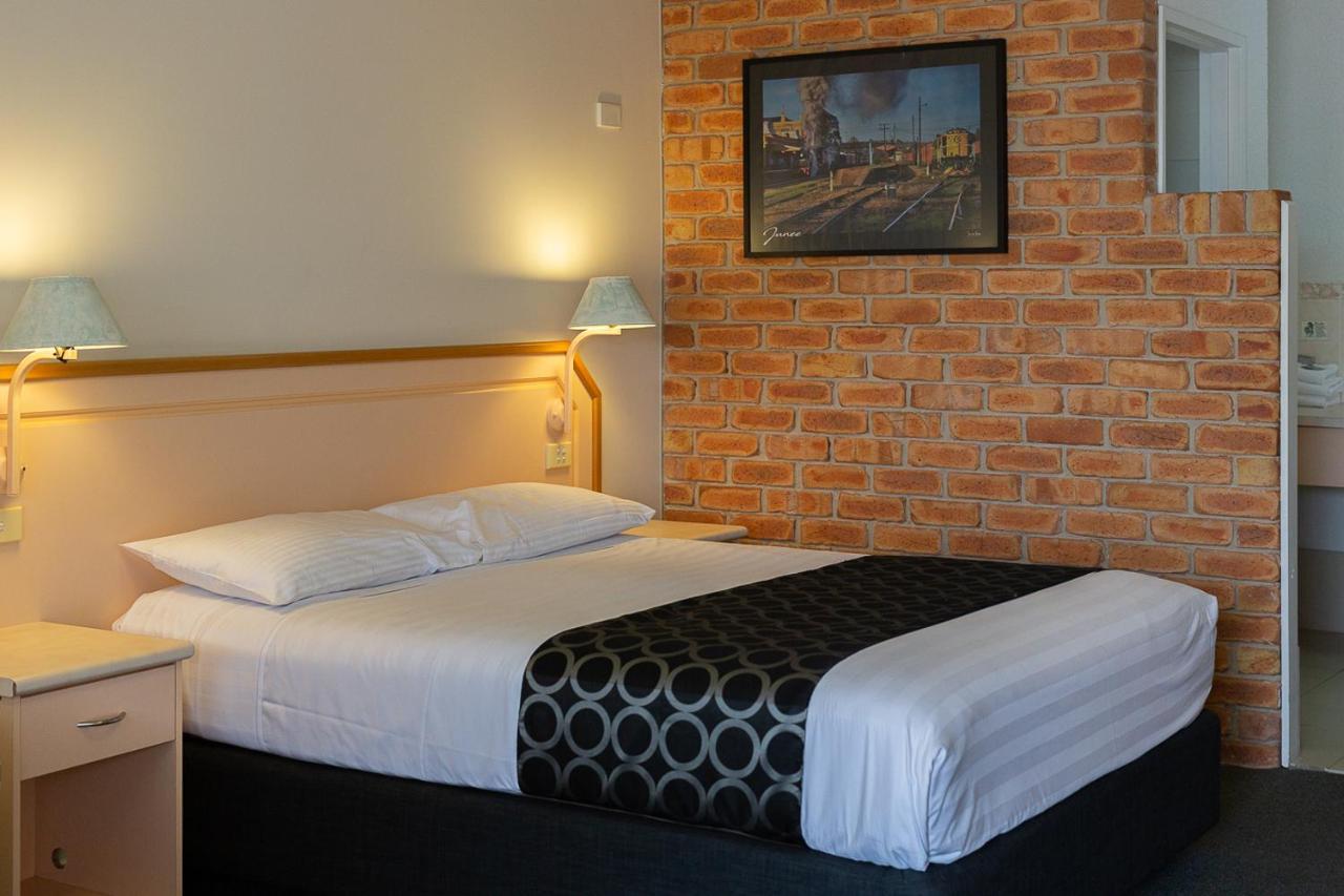 The Crossing Motel Junee Bagian luar foto